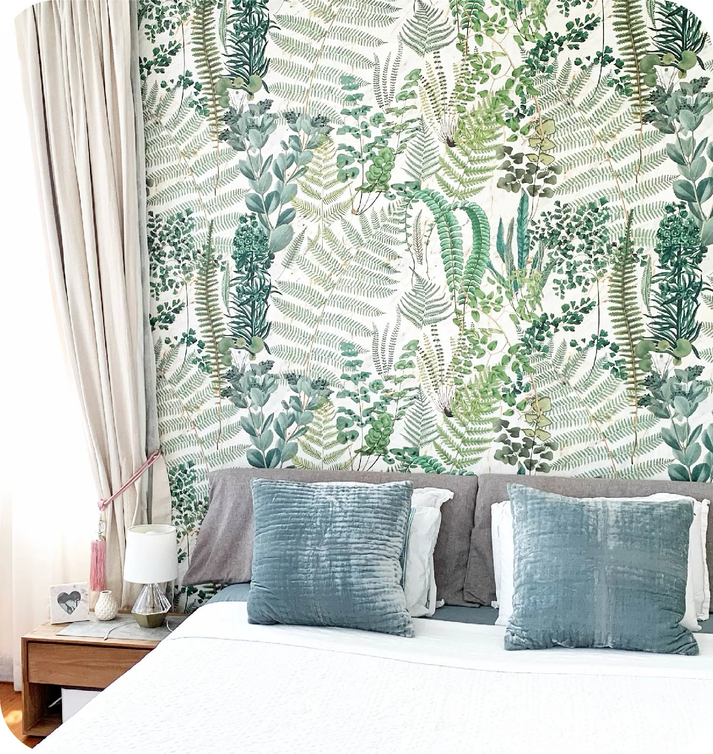 Leaf-Patterned Wallpaper